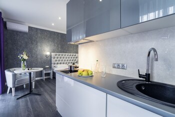 hotel status apartments