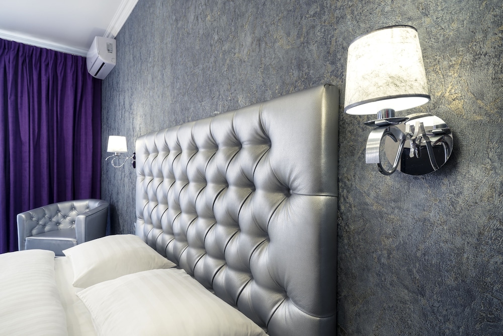 hotel status apartments