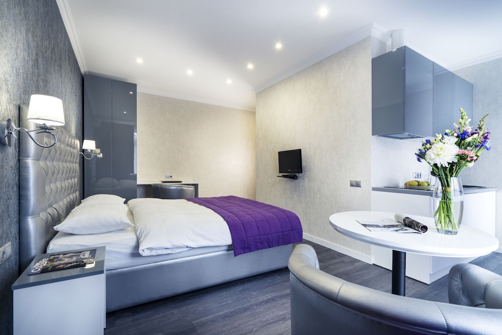 hotel status apartments