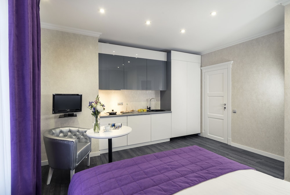 hotel status apartments