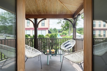 topia inn