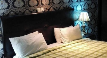 universal hotel enugu