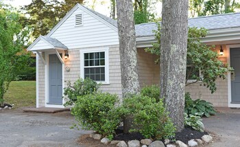 sandwich inn and suites