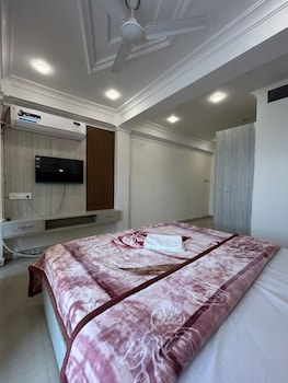 Soni's Mansion Shivsagar,Near Western Temple In Front Of Shiv Sagar Lake,3 star