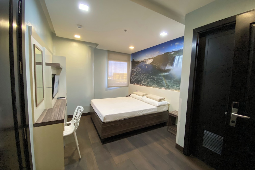 sugbutel family hotel cebu powered by cocotel