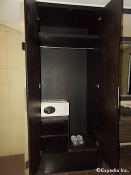 planta centro bacolod hotel and residences