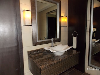 planta centro bacolod hotel and residences