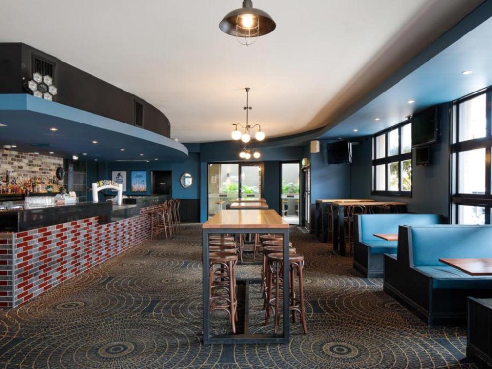 the lakes hotel