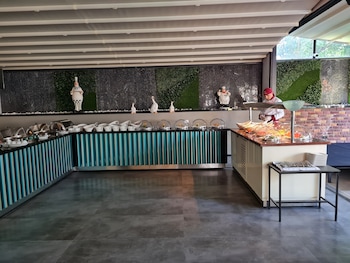 may flower apart hotel