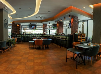 may flower apart hotel