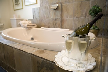 The Belvedere Inn & Restaurant,Douglas>>Allegan,3 star