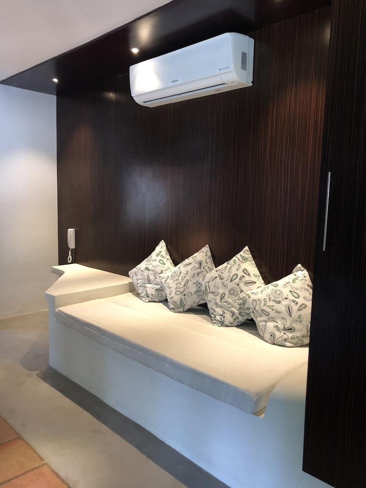 el nido mahogany beach