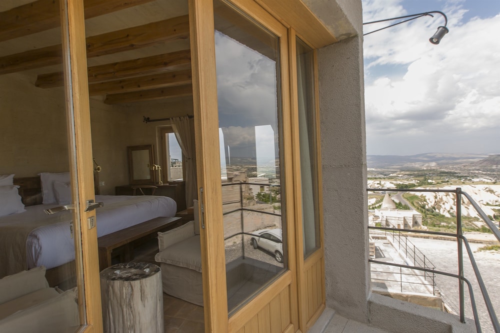 millstone cave suites