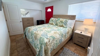 Channelfront - Dock - Fishing - Bbq - Deck 2 Bedroom Home,137 Windward Drive,3 star