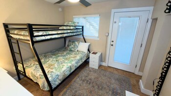 Channelfront - Dock - Fishing - Bbq - Deck 2 Bedroom Home,137 Windward Drive,3 star
