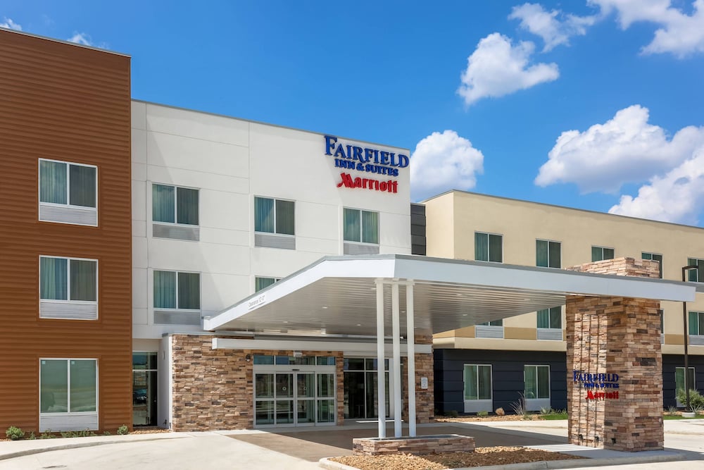 fairfield inn and suites cotulla