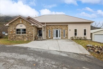 Hawks Nest Cabin By Beyond Expectations With Hot Tub,714 John Sevier Drive Sevierville,2 star