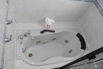 hotel arcos del parque