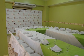 hotel arcos del parque