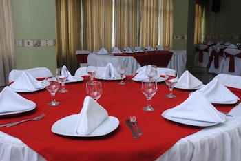 hotel arcos del parque