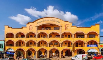hotel arcos del parque