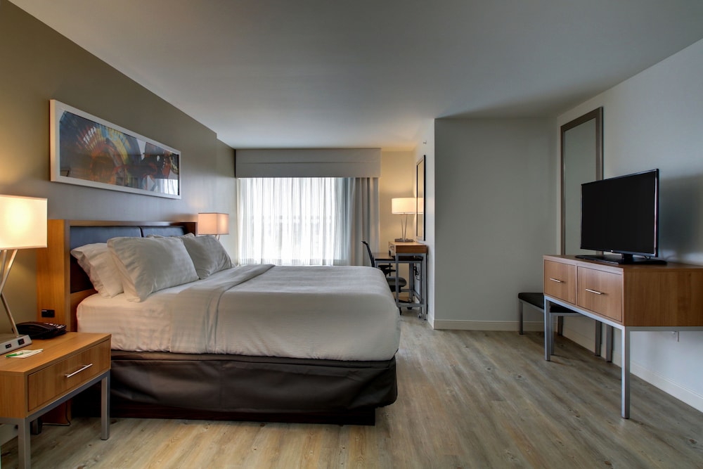 holiday inn peoria at grand prairie by ihg