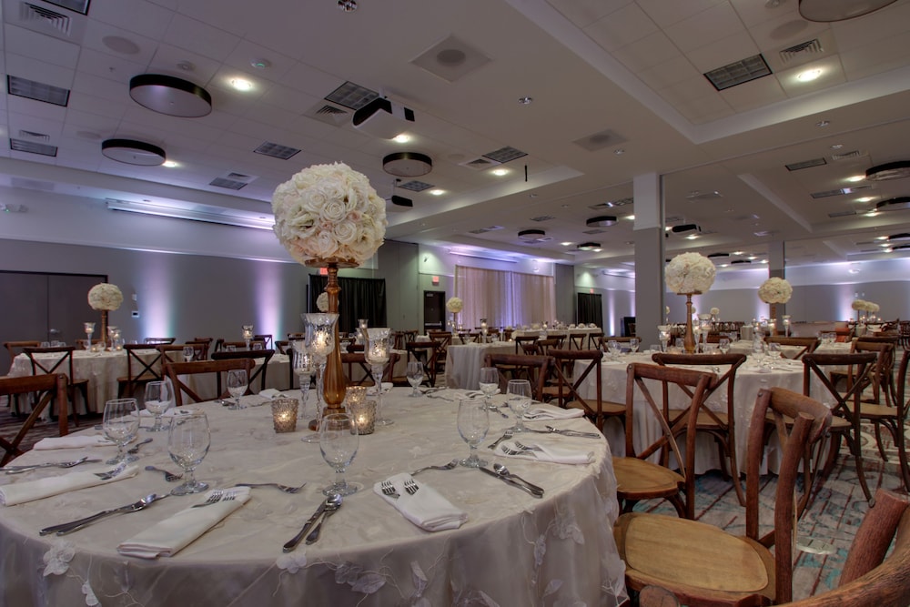 holiday inn peoria at grand prairie by ihg