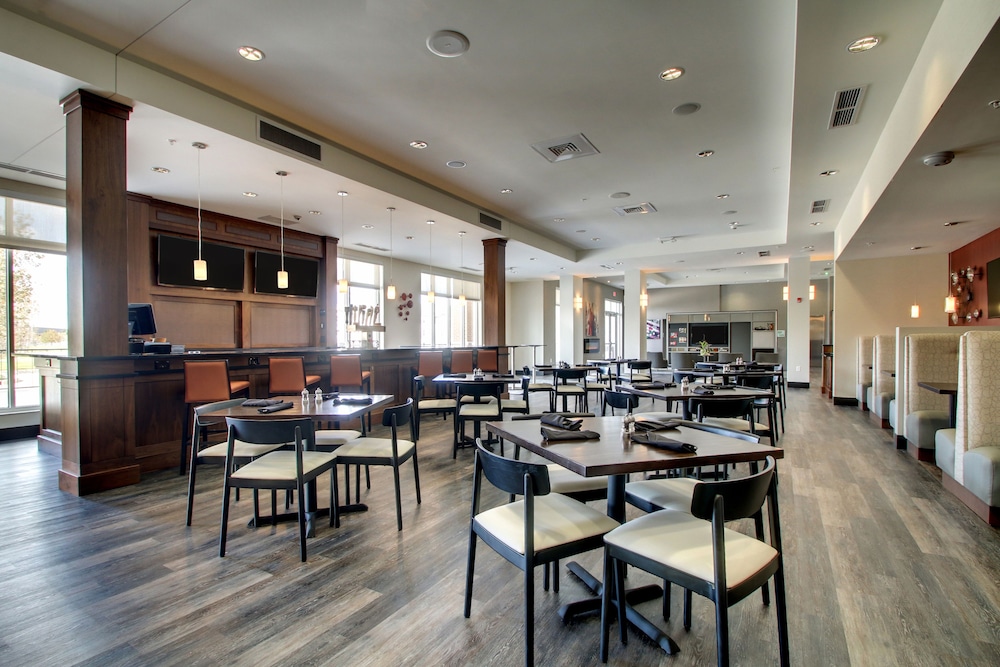 holiday inn peoria at grand prairie by ihg
