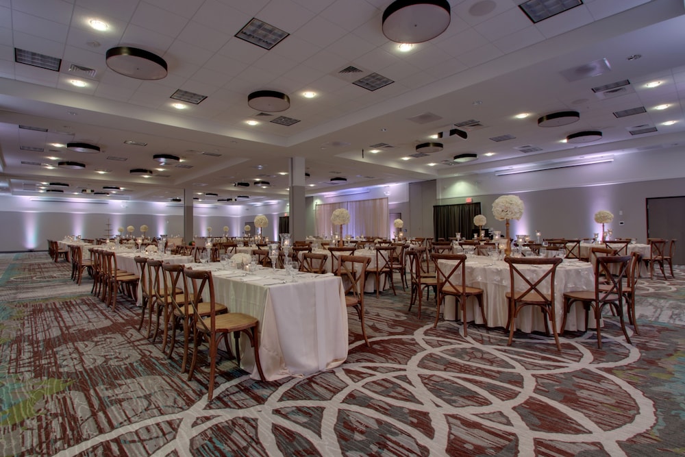 holiday inn peoria at grand prairie by ihg
