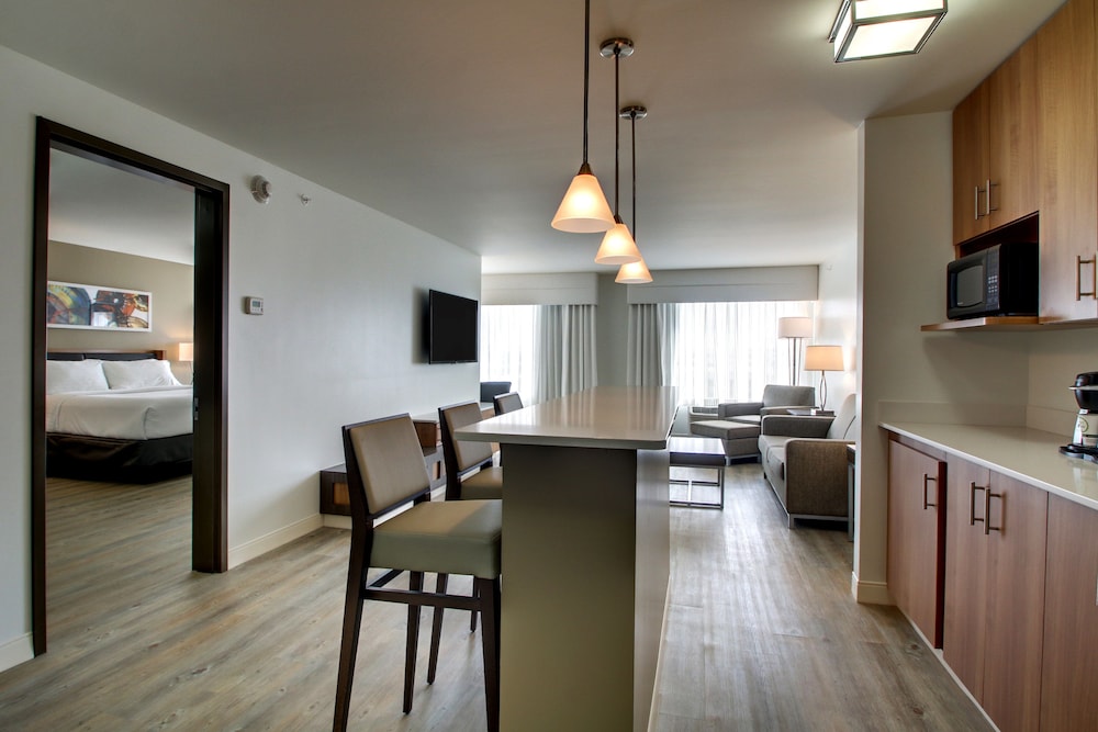 holiday inn peoria at grand prairie by ihg