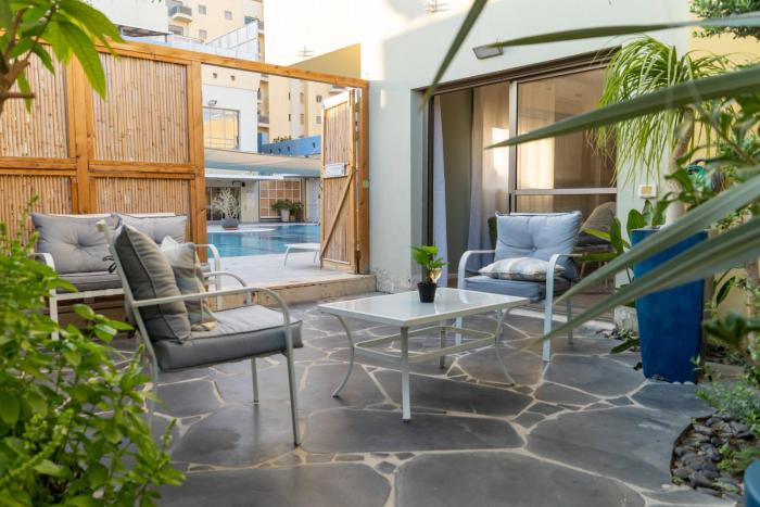 almog eilat adults only