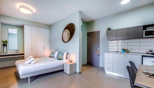 almog eilat adults only