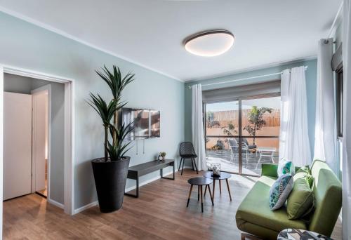 almog eilat adults only