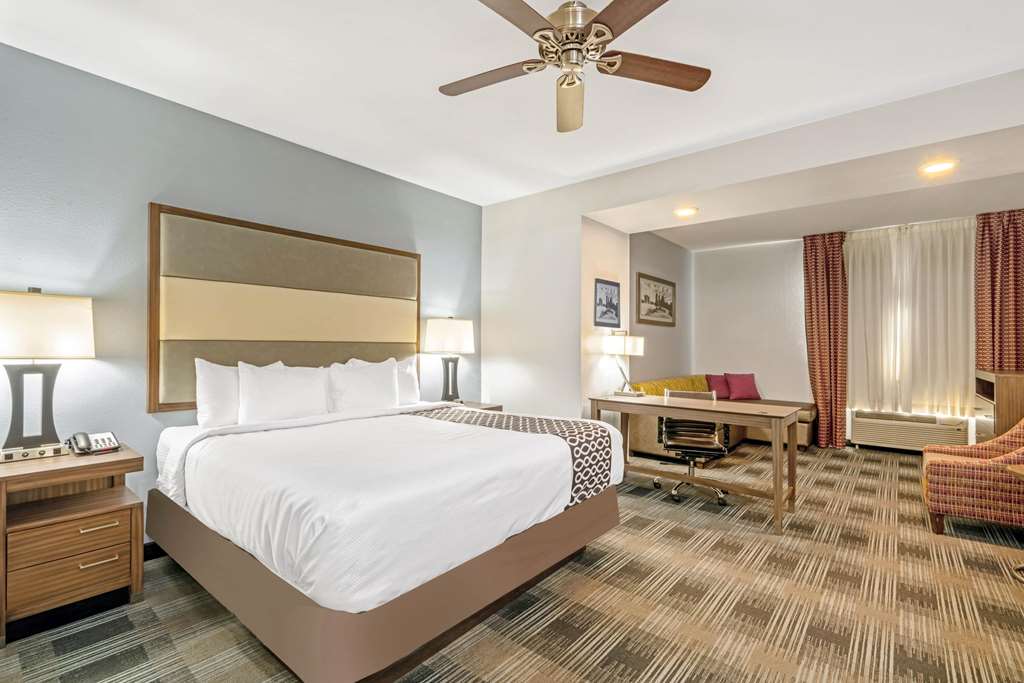la quinta inn and suites by wyndham guthrie