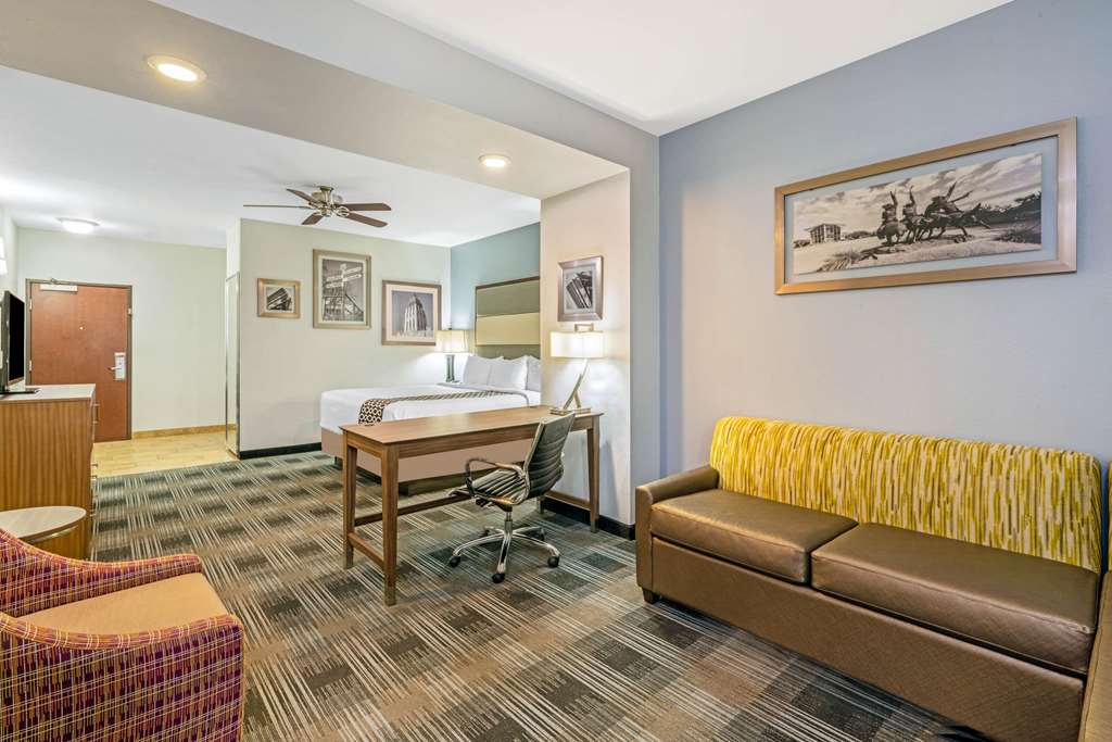 la quinta inn and suites by wyndham guthrie