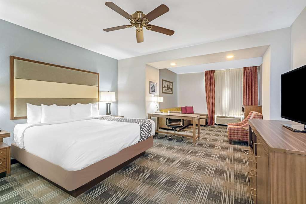 la quinta inn and suites by wyndham guthrie