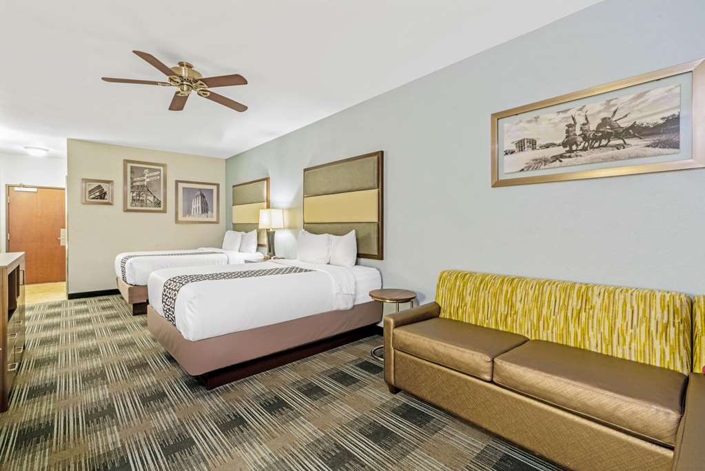 la quinta inn and suites by wyndham guthrie