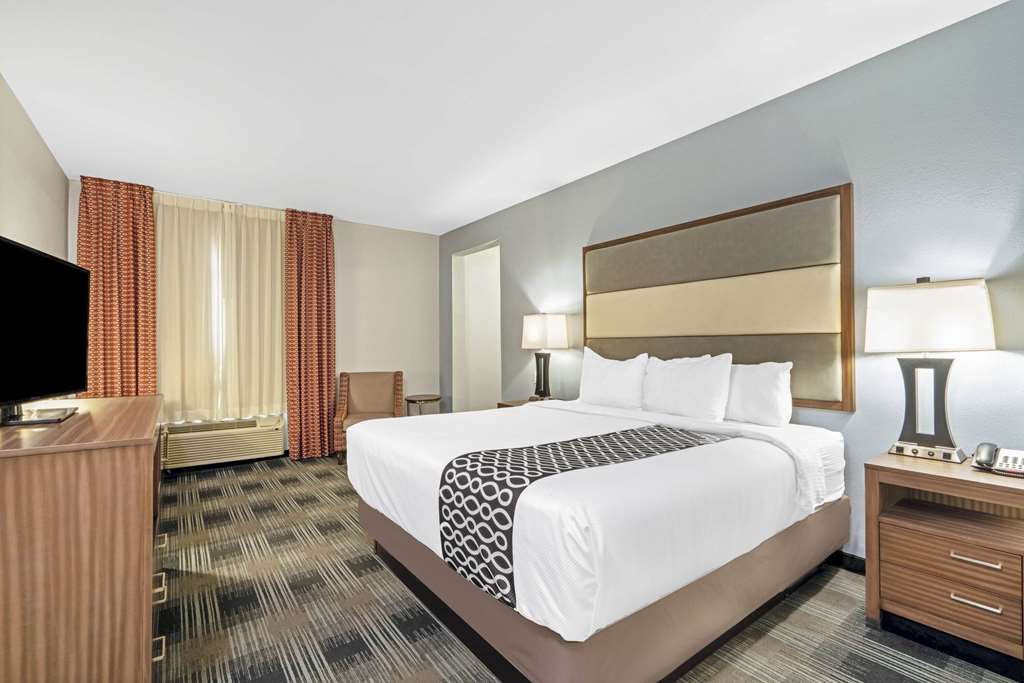 la quinta inn and suites by wyndham guthrie