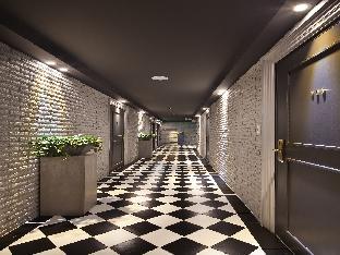 The Hound Hotel,,2 star