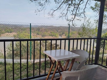 thorn kitchen andhideaways
