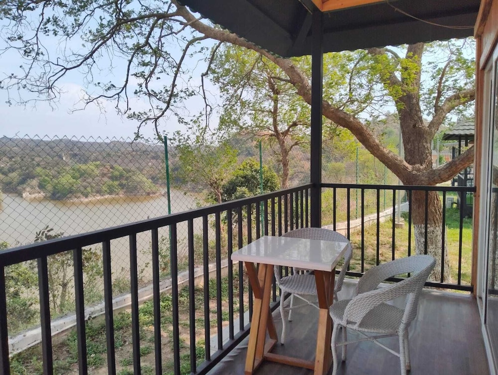 thorn kitchen andhideaways