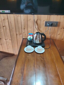thorn kitchen andhideaways