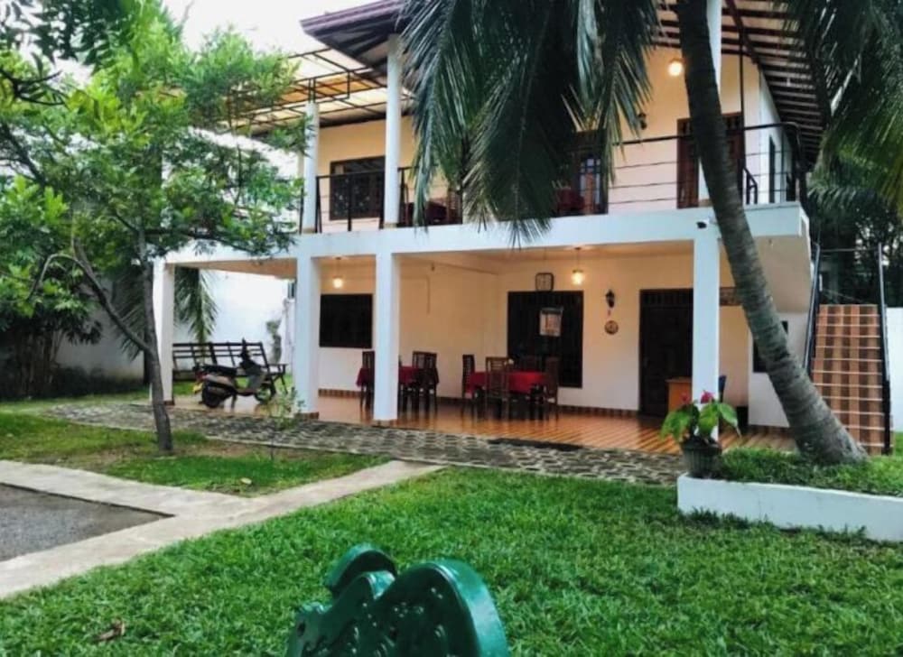 kawakka yala home stay and hostel