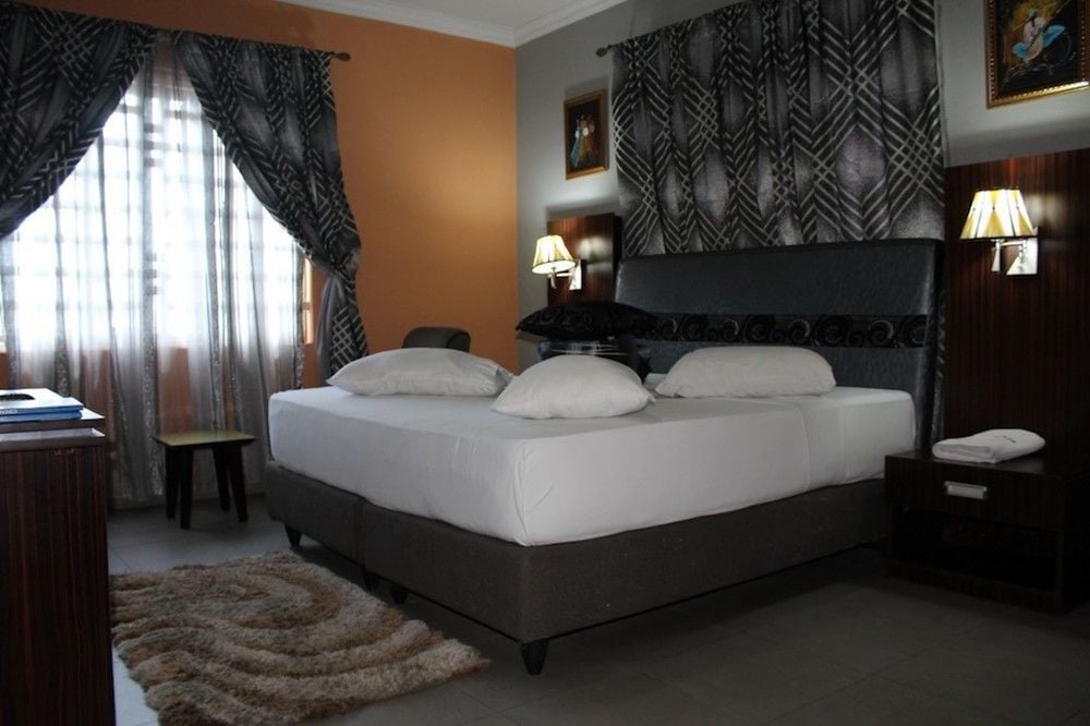 crownedge hotel