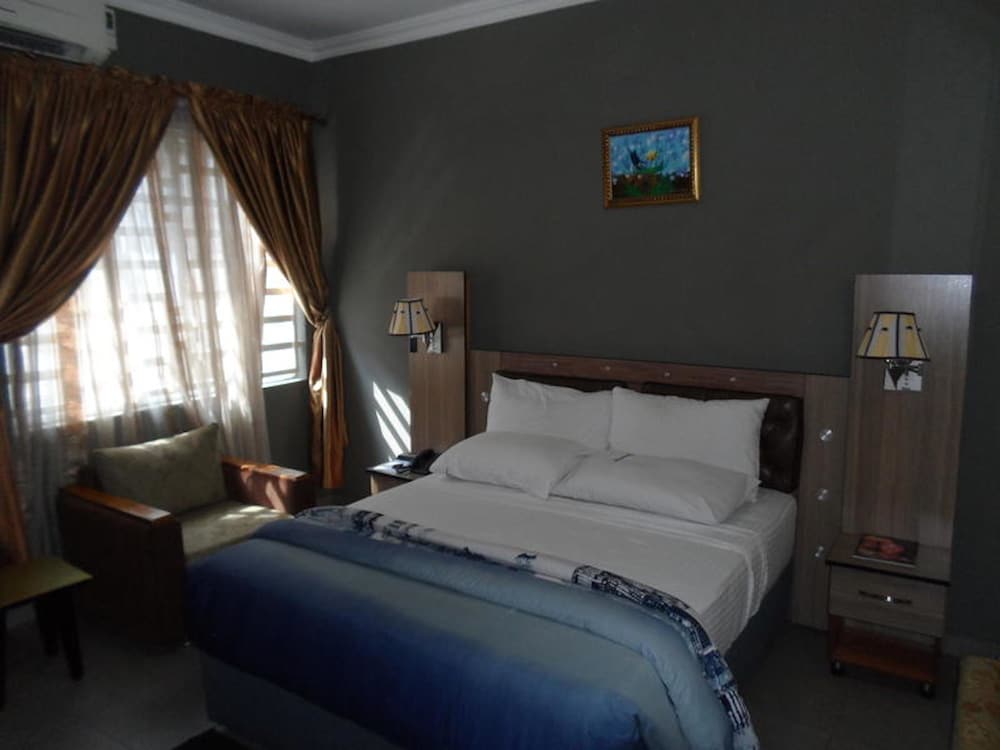 crownedge hotel