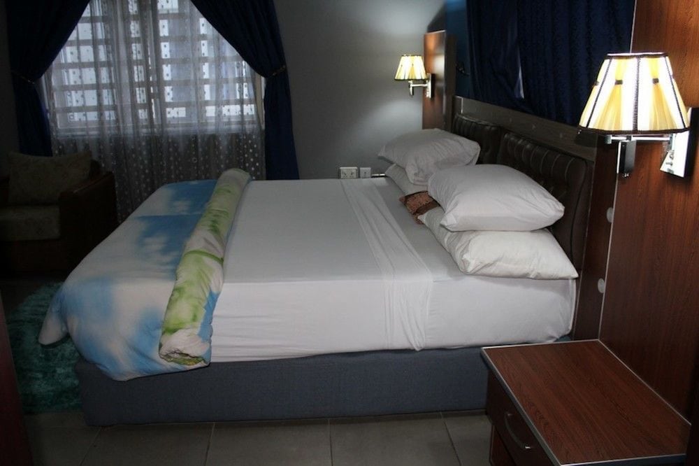 crownedge hotel