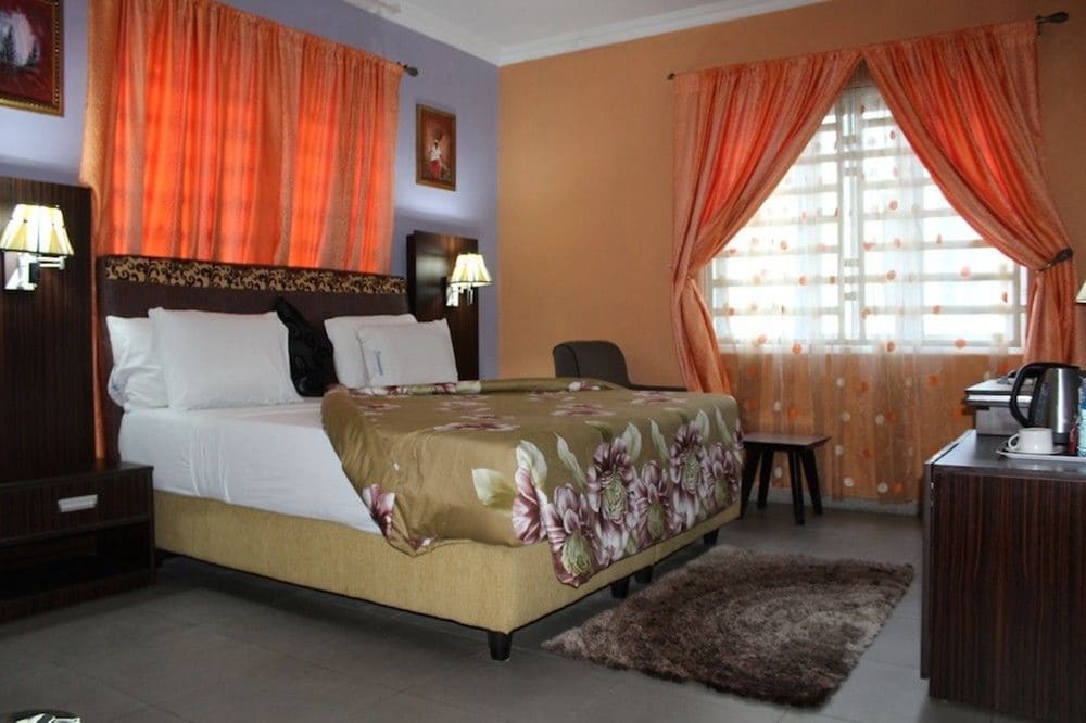 crownedge hotel