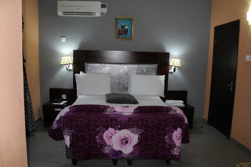 crownedge hotel