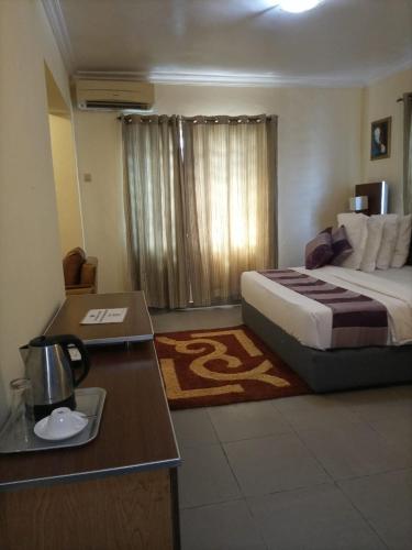 crownedge hotel