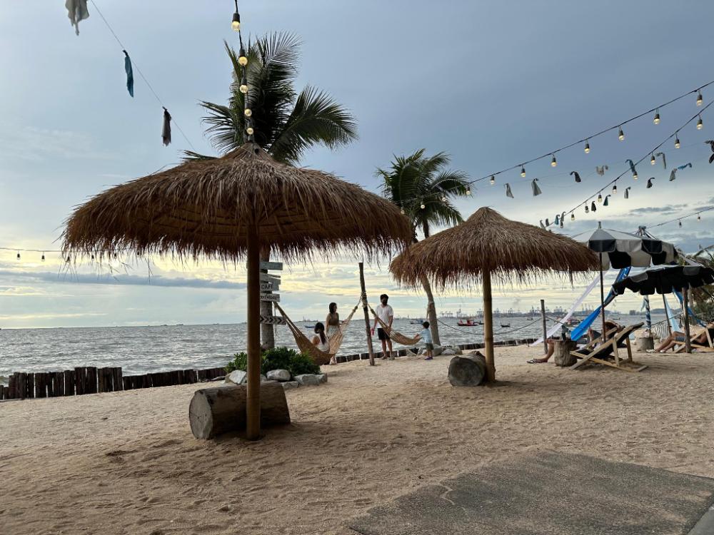 golden dragon beach resort pattaya bang lamung